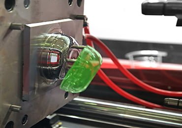plastic injection molding is making a cap demolding